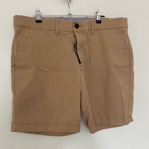 Tan Tommy Hilfiger 35” men’s shorts